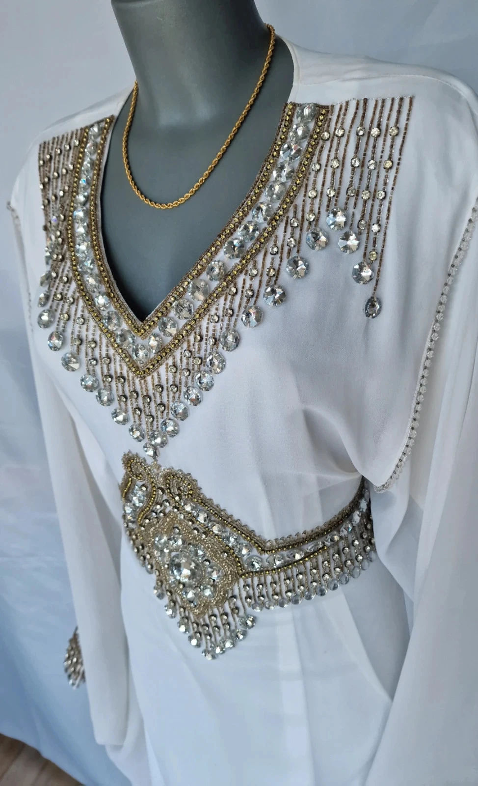 Robe Dubai blanche mariage strass & perles – S/M/L ajustable – portée 1 fois – photo 7